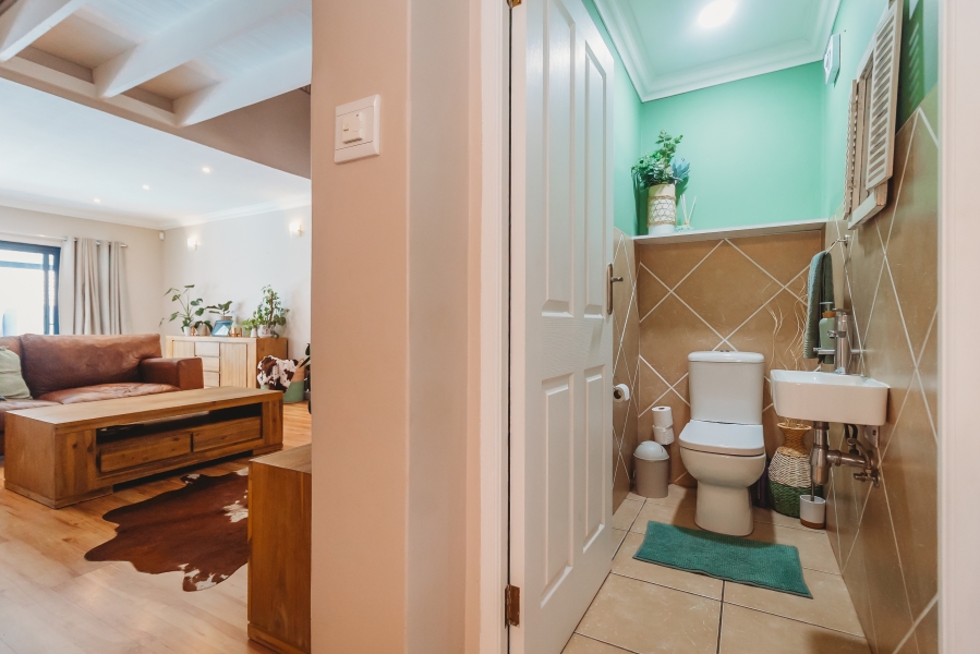 5 Bedroom Property for Sale in Panorama Western Cape